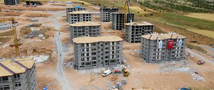 2024 Emlak Piyasasında Güvenli Yapılar ve Yükselen Trendler: Deprem Bölgelerinde Dayanıklılık Ön Planda